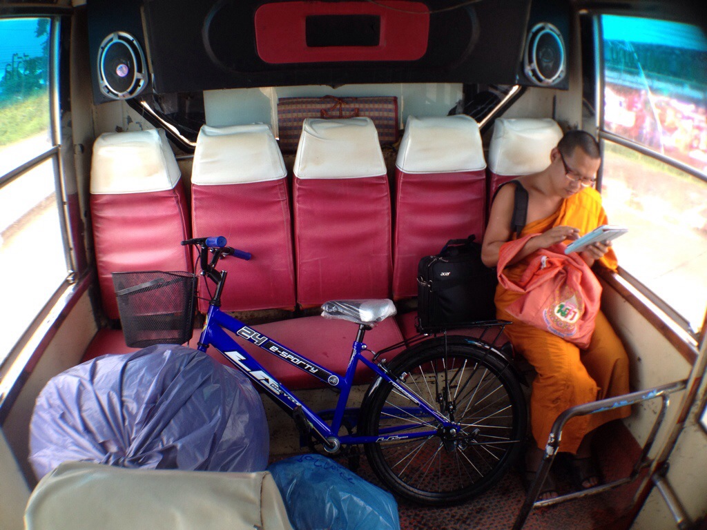 Viaggio verso il Laos con Monaco Buddista