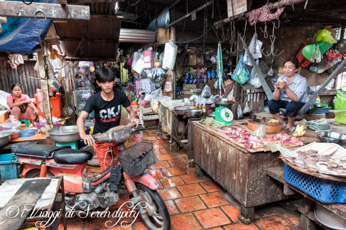 Mercato Centrale Phnom Penh bancarelle