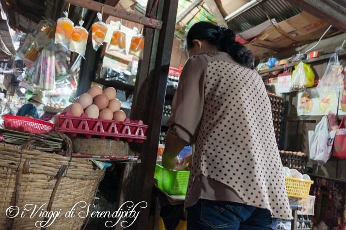 Mercato Centrale Phnom Penh uova