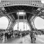 Torre Eiffel dal basso foto artistica