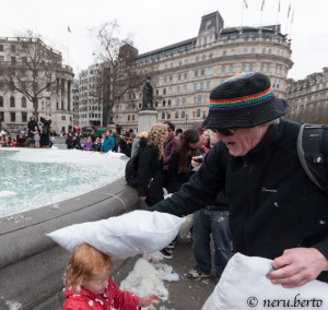 Thepillowfightwiththebaby