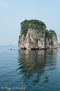 Ha Long faraglione