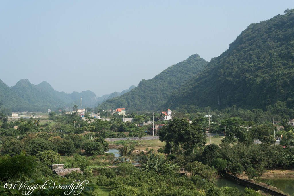 Ha Long vista dalla grotta