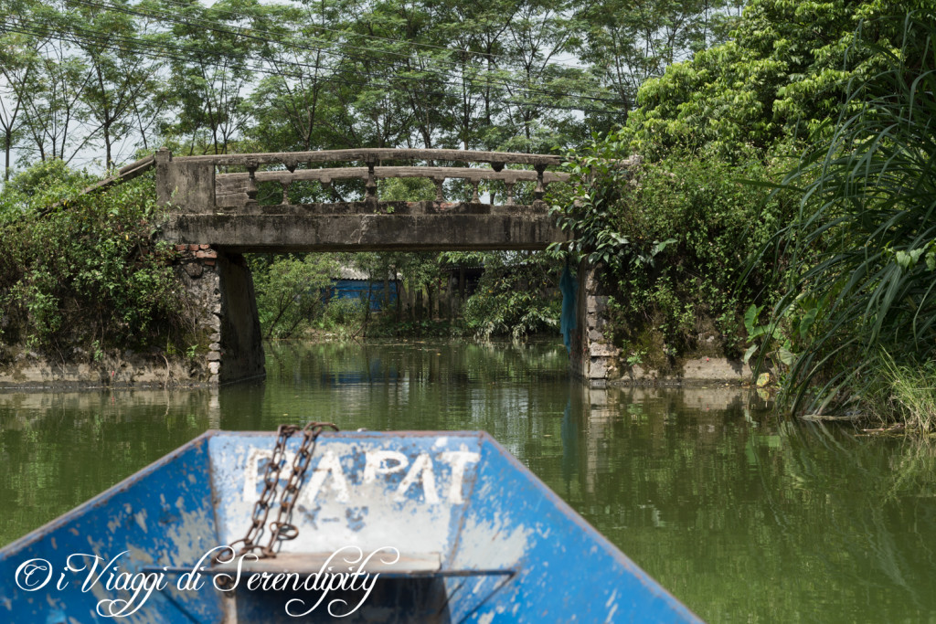 Navigando lungo Pagoda dei Profumi